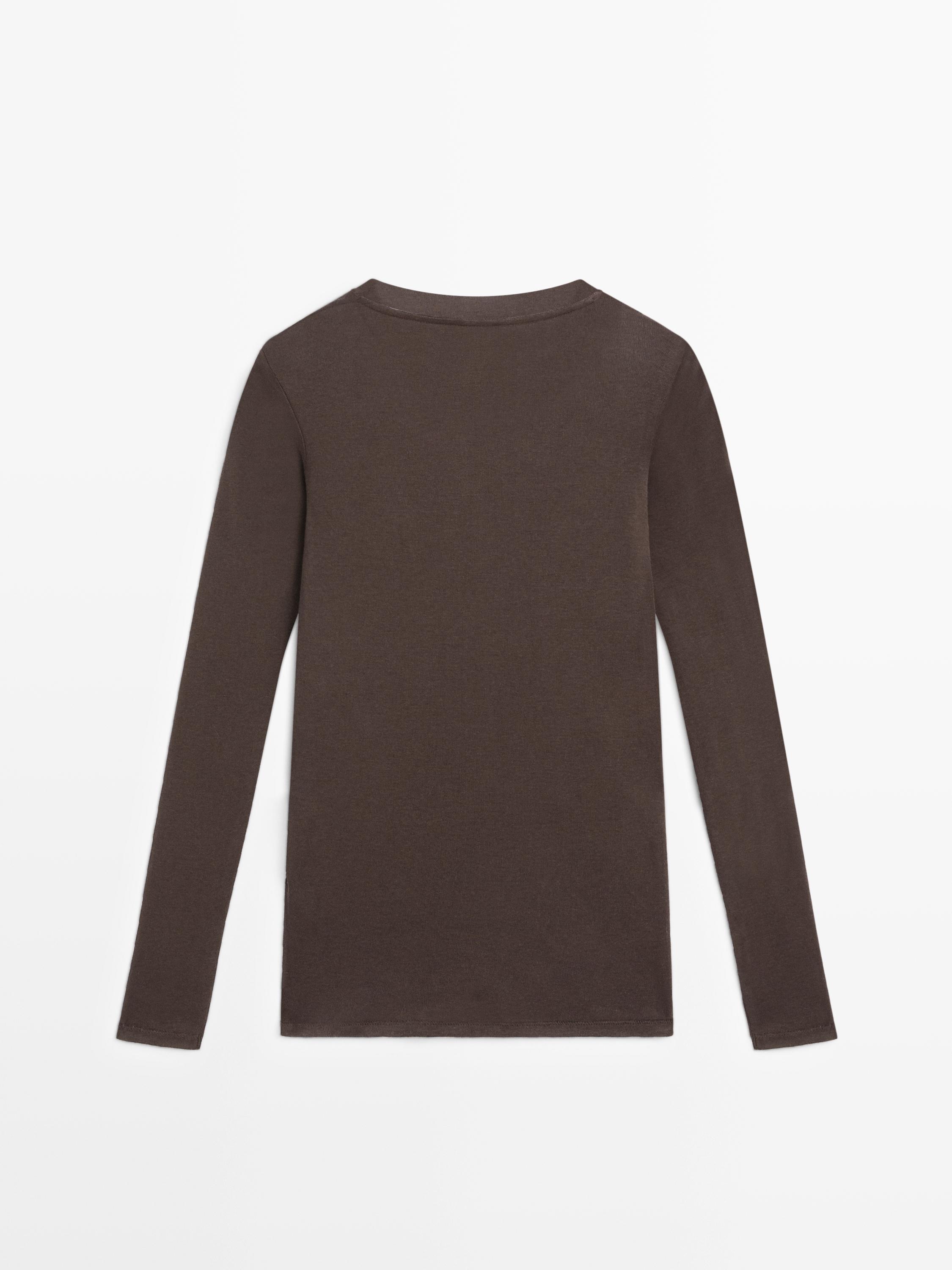 100% cotton semi-sheer T-shirt with collar detail