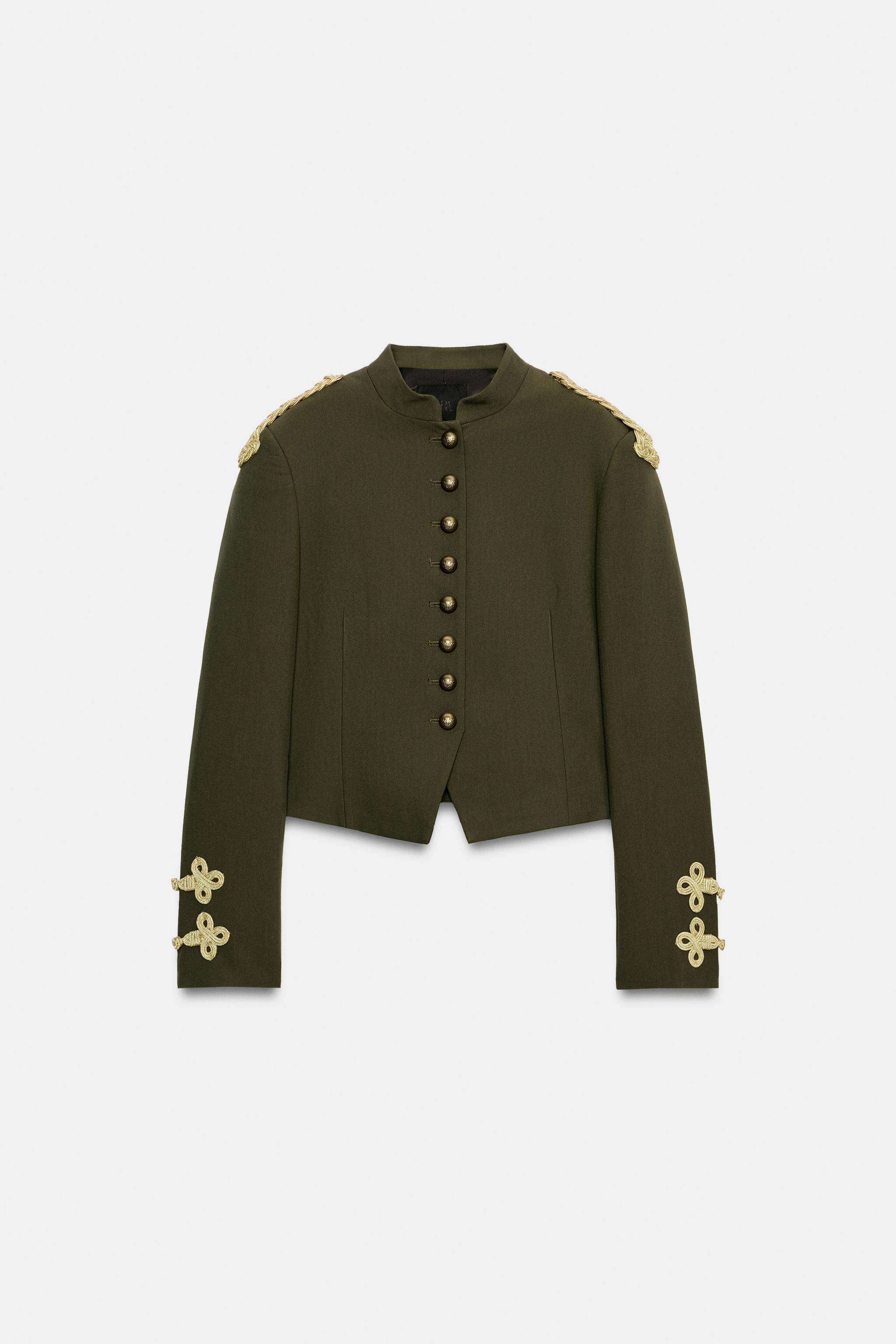 VESTE À BRANDEBOURGS ET BOUTONS