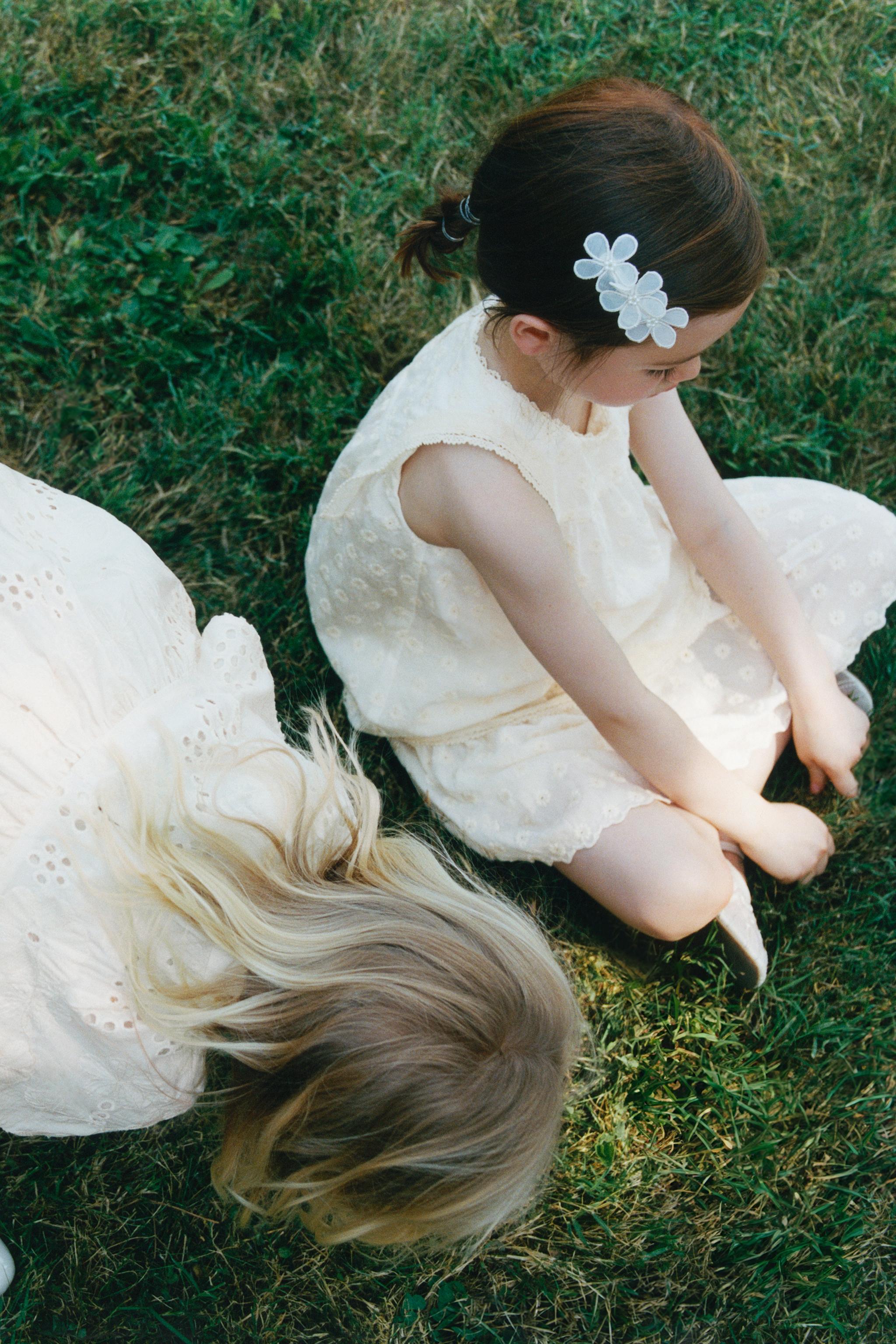 FLOWER AND PEARL BARRETTE AND SCRUNCHIE PACK