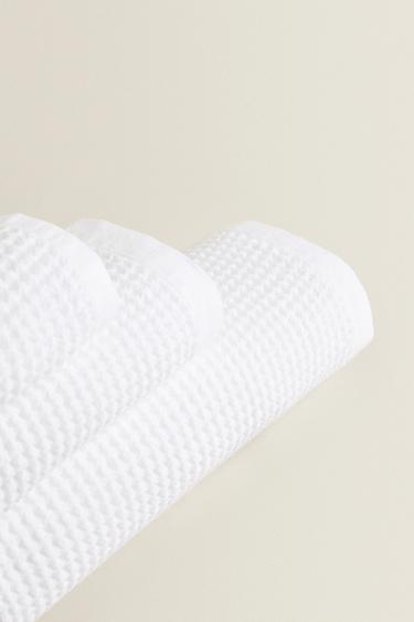 WAFFLE-KNIT COTTON BATH TOWEL - White by Zara - Image 1