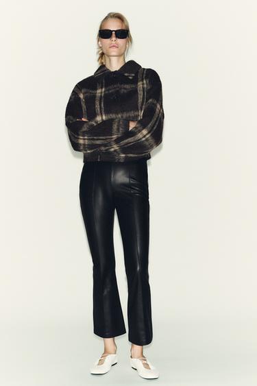 LEGGINGS MINI FLARE جلد صناعي - أسود by Zara