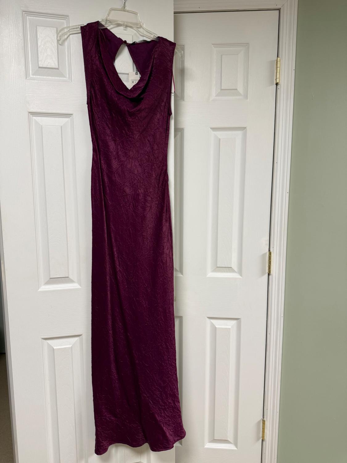 VESTIDO SATINADO ESCOTE ESPALDA - Image 2