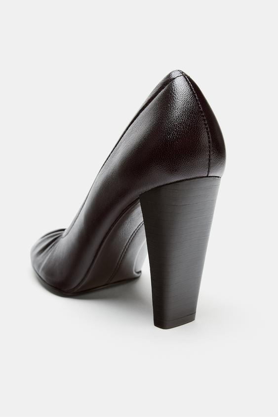 CHAUSSURES À TALONS EN CUIR FRONCÉES ÉDITION LIMITÉE - Marron chocolat de Zara - Image 6