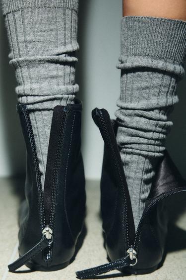 BOTTINES PLATES EN CUIR - Noir de Zara - Image 1