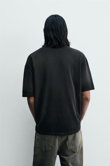 T-SHIRT EN MAILLE IMPRIMÉ DÉLAVÉ - Noir de Zara - Image 2