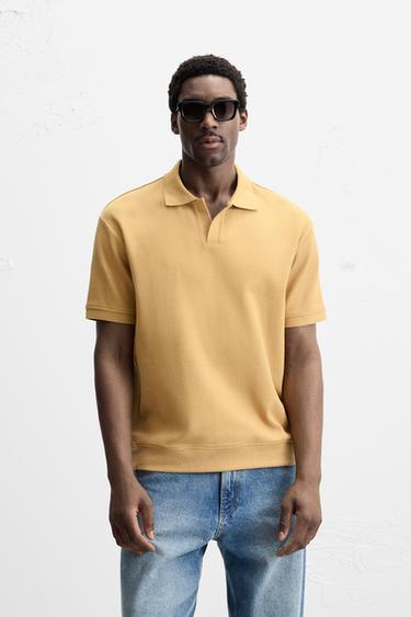 POLO ESTRUCTURA VERTICAL - Mostaza de Zara