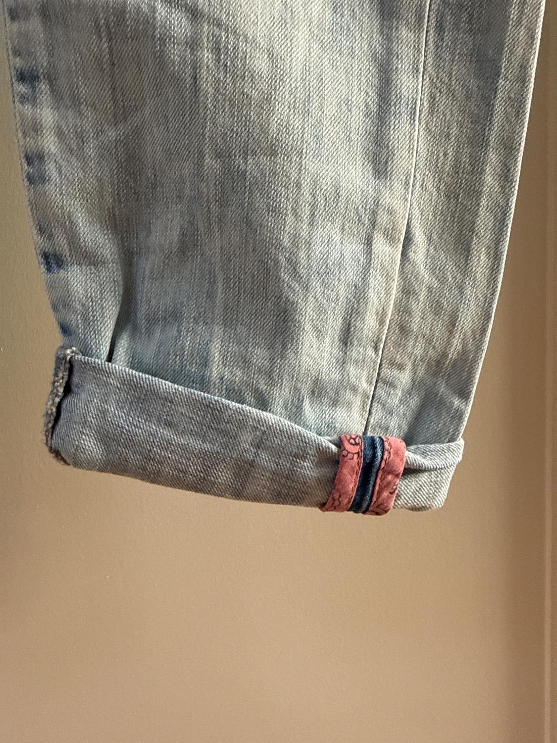 BAGGY JEANS CINTURA Y TRASERO, MÁS APRETADOS EN LA PANTORRILLA. - Image 3