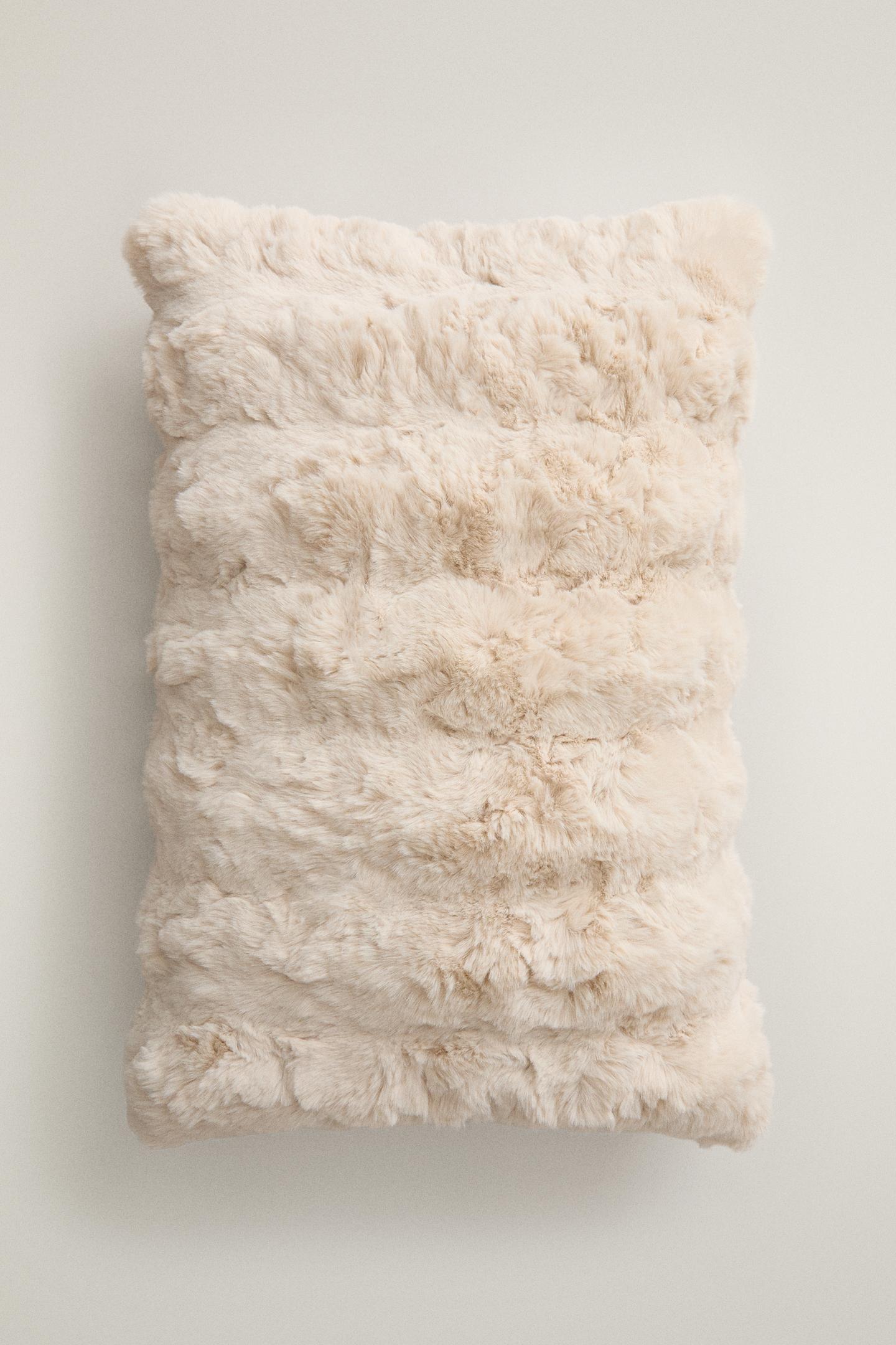 Подушка Zara Faux Fur Throw Pillow Cover, цвет: Экрю
