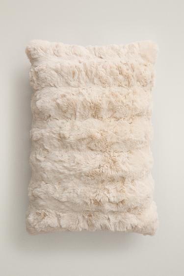 HOUSSE DE COUSSIN FOURRURE - Écru de Zara - Image 0