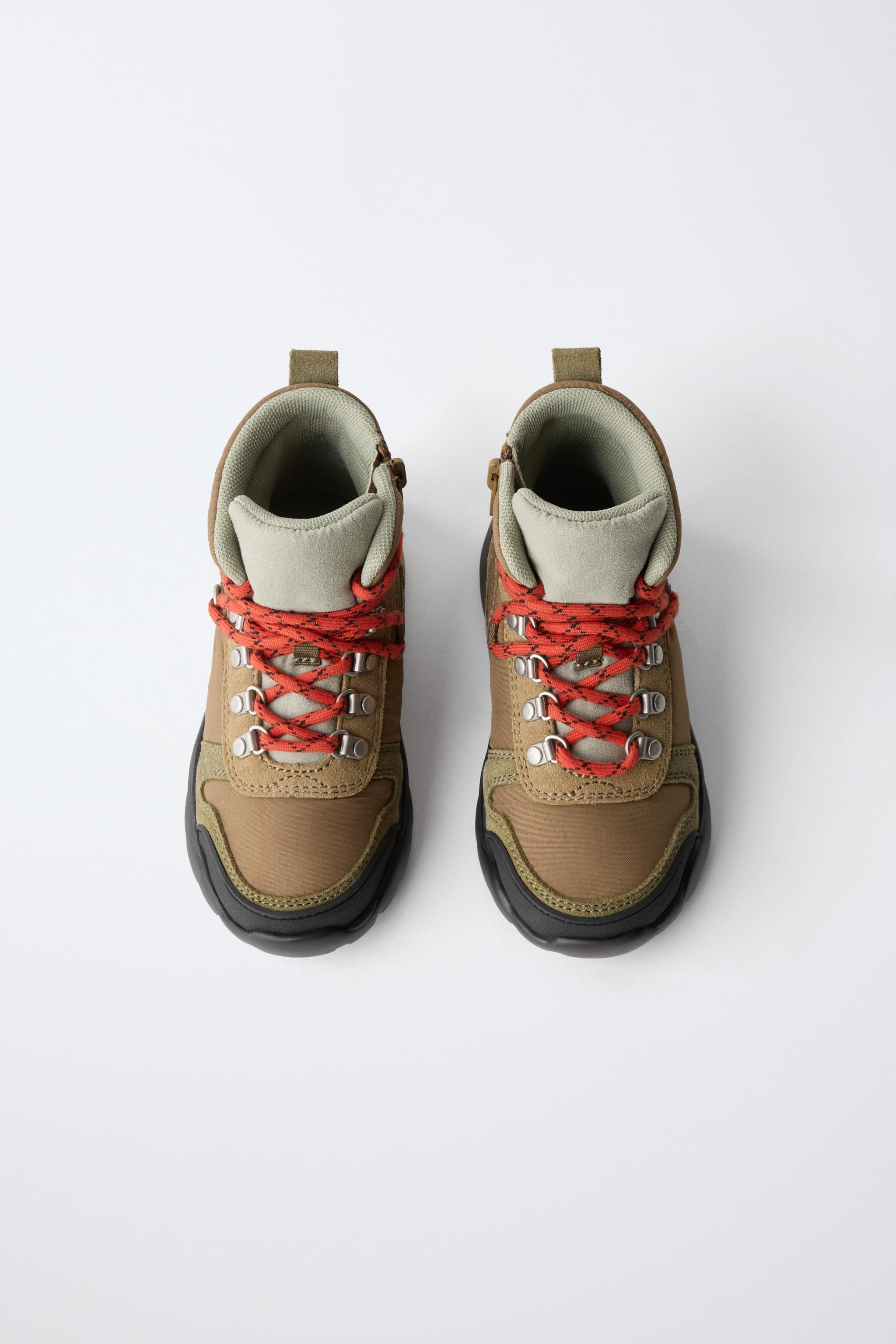TREKKING BOOTS