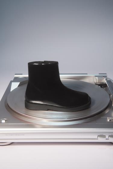 BOTA ACHAROLADA - Negro de Zara