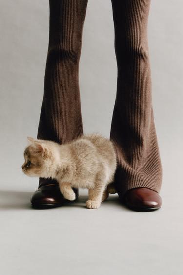 PANTALON ÉVASÉ CÔTELÉ - Marron de Zara - Image 1