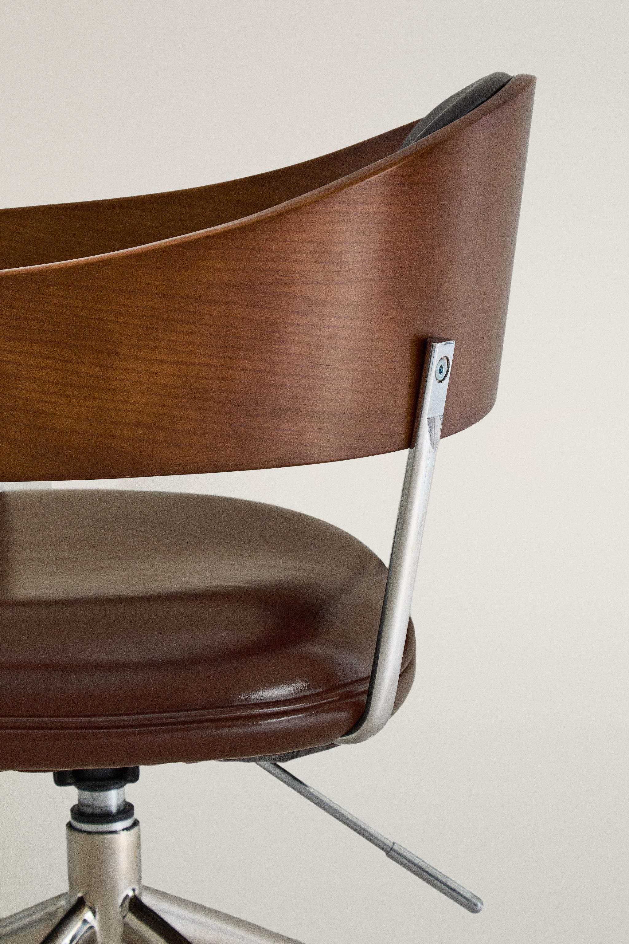 OFFICE CHAIR WITH WHEELS