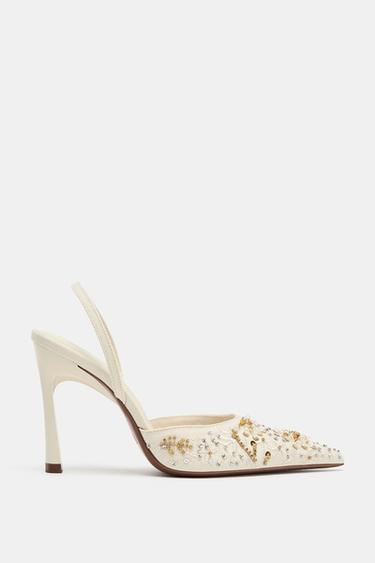 حذاء بكعب وعقب مفتوح بتفاصيل لامعة - خَام by Zara