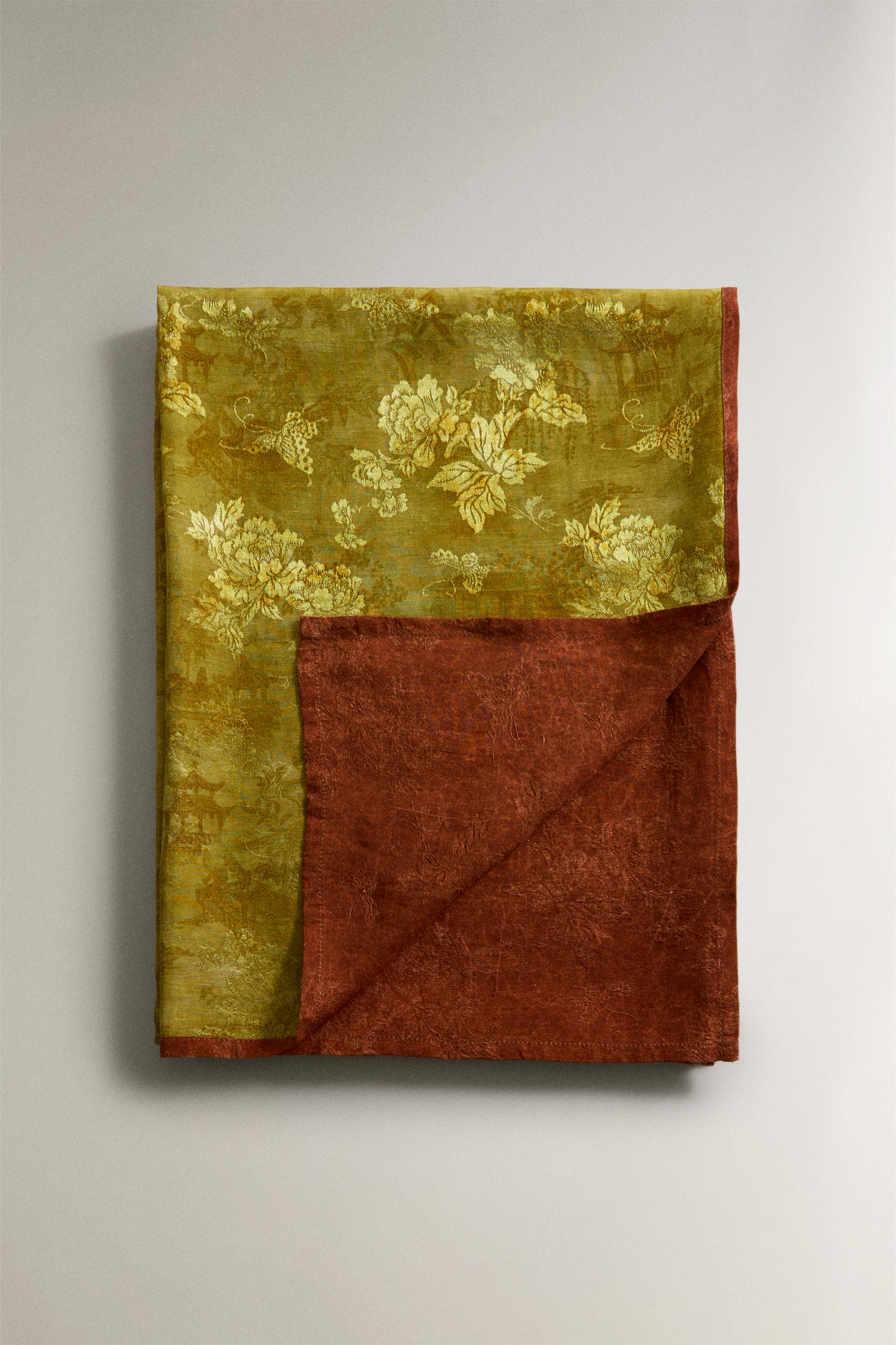 REVERSIBLE SATIN TABLECLOTH | MARISA BERENSON