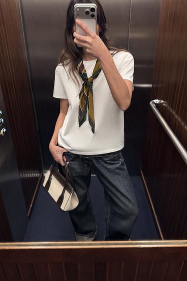 منديل فيسكوز 100% مطبع بخطوط - زيتوني by Zara