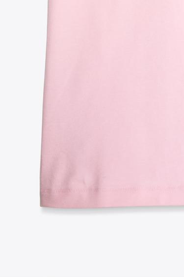 TAILLIERTES T-SHIRT MIT KURZEN ÄRMELN - Rosa von Zara