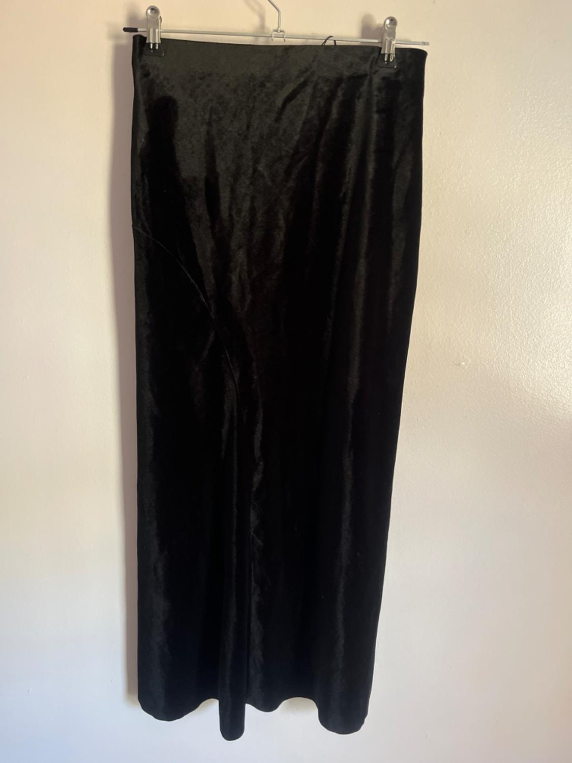 VELVET SKIRT - Image 2