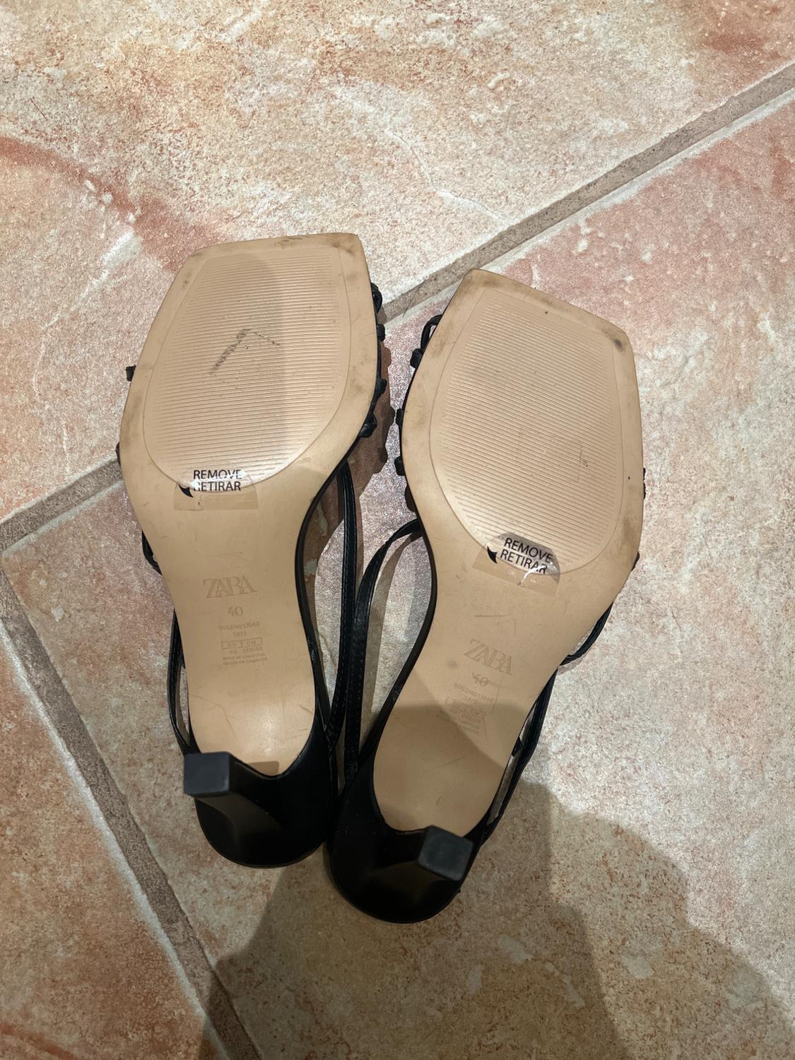 BLACK STRAPPY SINGLE TOE SLIP ON SANDALS - Image 2