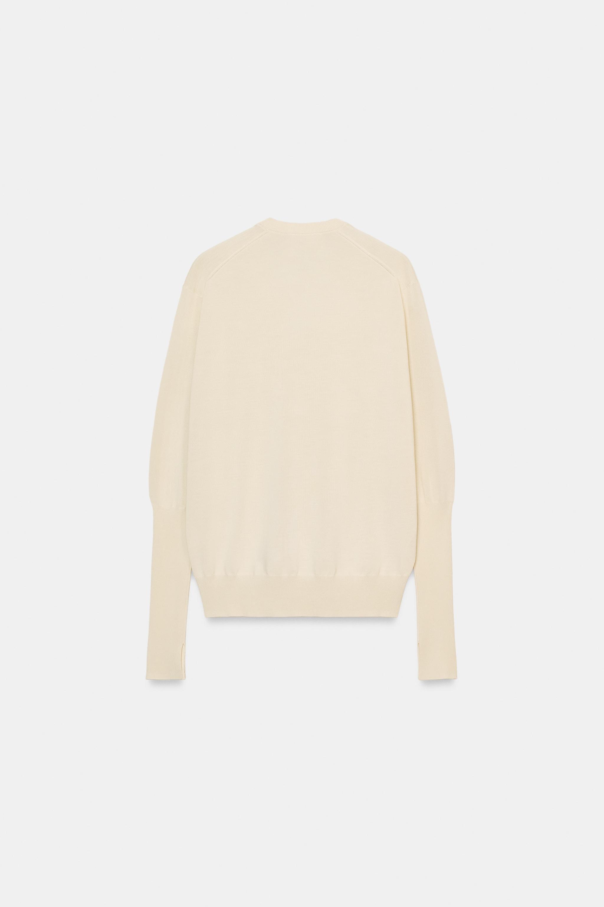 PULL EN MAILLES EXTRAFINES À COL V