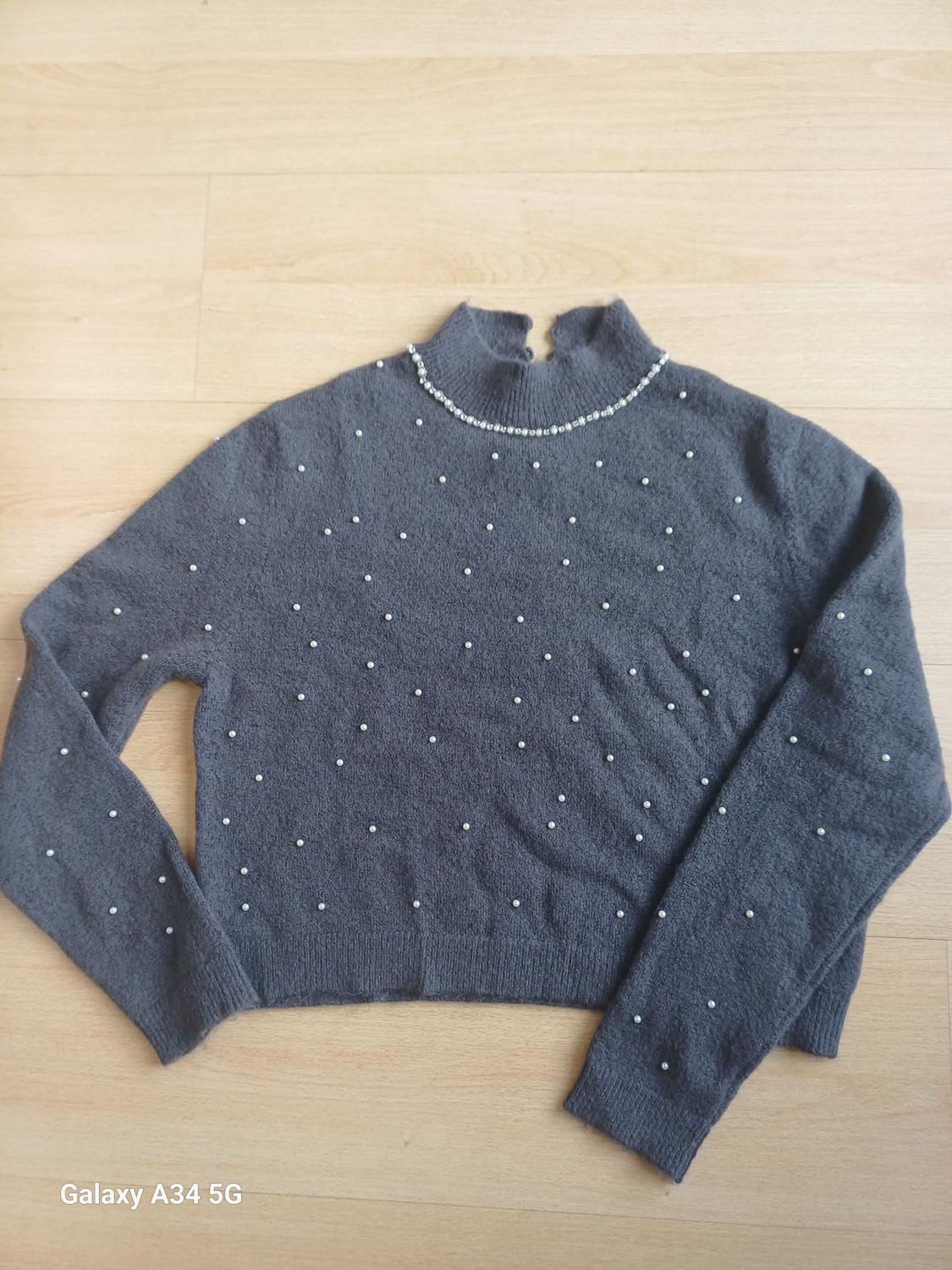 KNIT SWEATER WITH FAUX PEARLS
