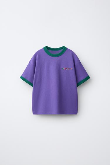 T-SHIRT MET CONTRAST EN BORDUURSEL FRUIT OF THE LOOM™ - Paars van Zara