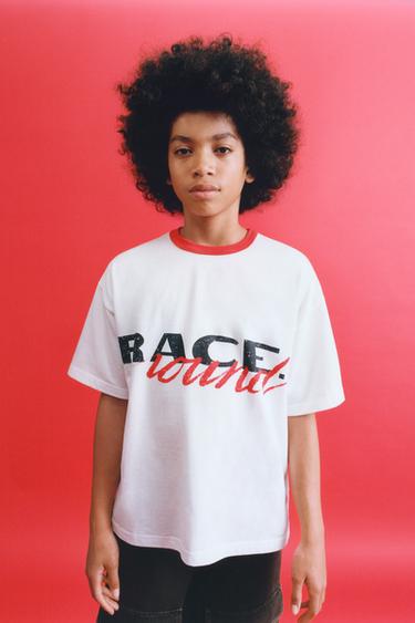 CAMISETA ESTAMPADA TEXTO DETALLE VIVOS - Blanco de Zara