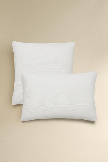 MINI WAFFLE-KNIT COTTON PILLOWCASE - White by Zara - Image 0