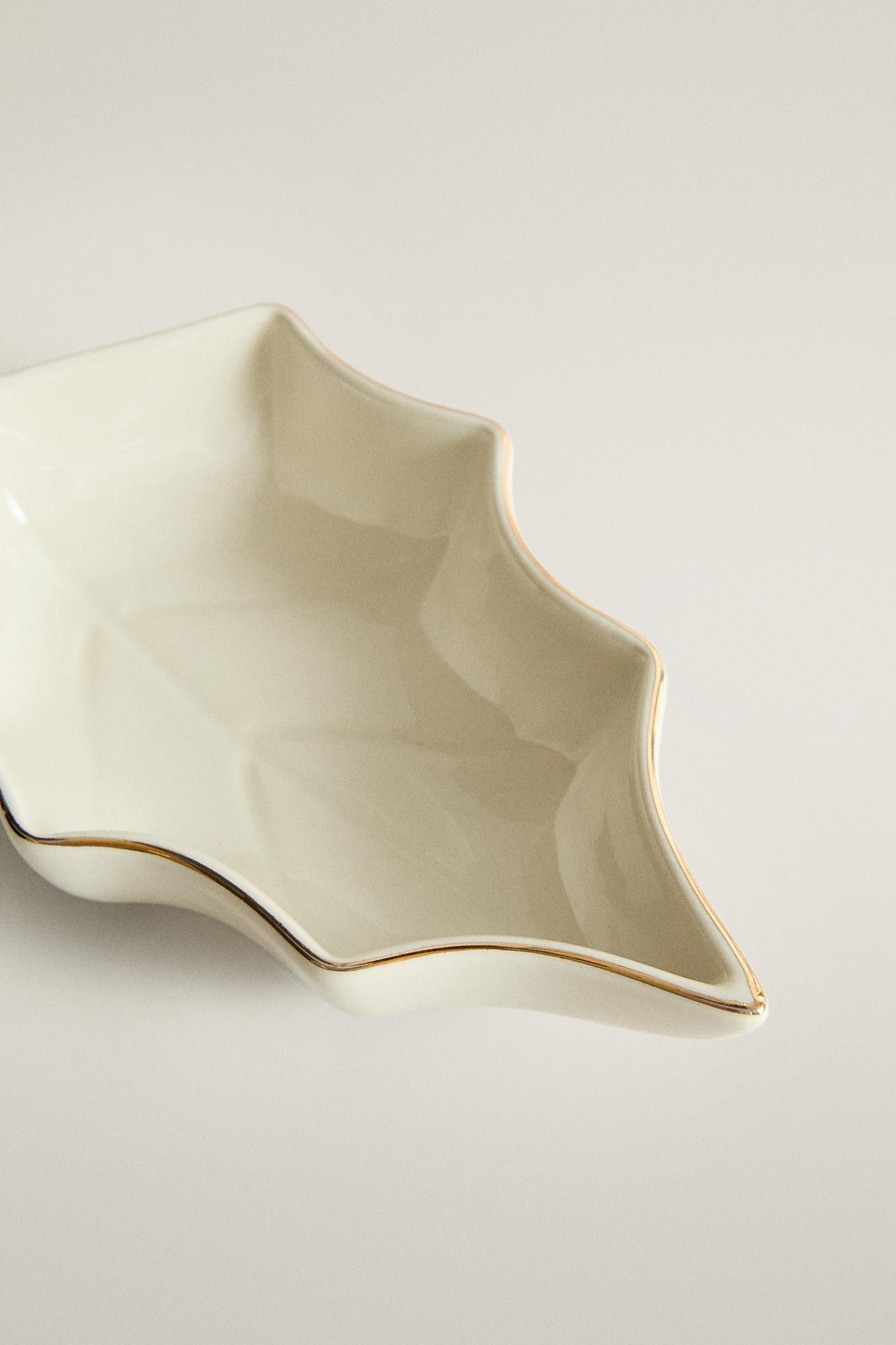 CHRISTMAS HOLLY STONEWARE BOWL — Cream