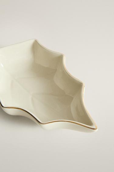 CHRISTMAS HOLLY STONEWARE BOWL — Cream 2