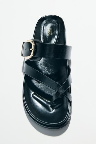 Zara FLAT BUCKLE SANDALS - Black