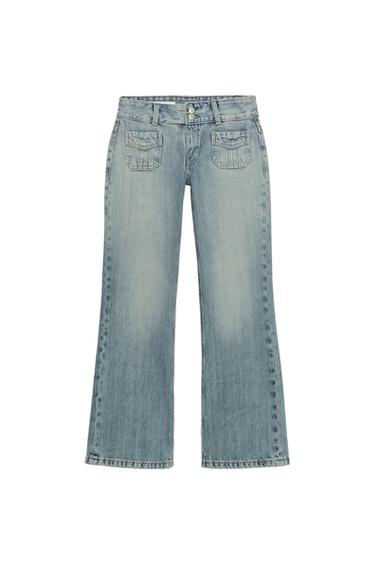 Front view of light blue trousers with front pockets and button fastening. Straight cut and wide leg.
