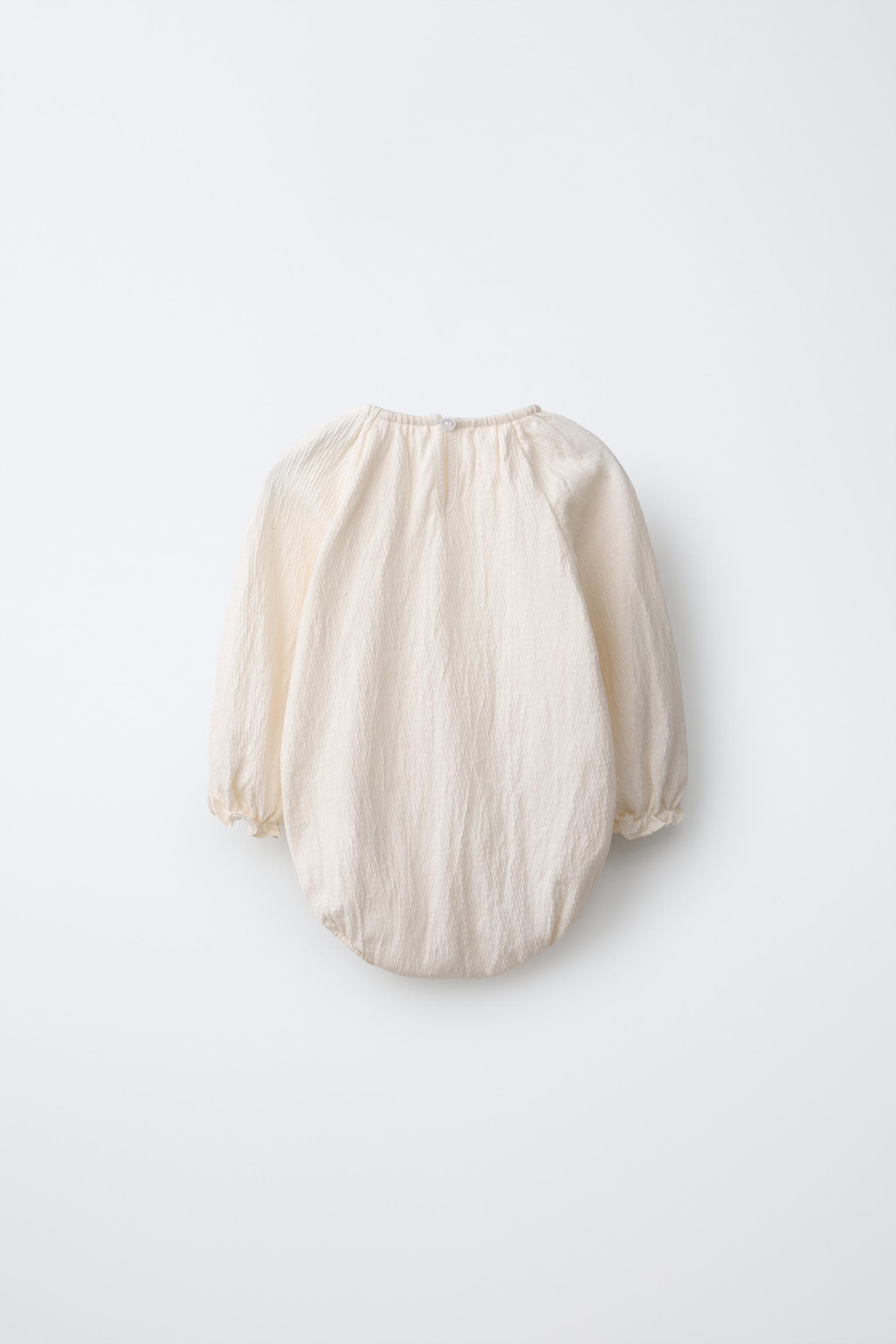 BODY TEXTURÉ À FLEUR BRODÉE