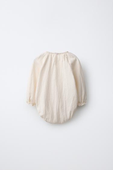 TEXTURED EMBROIDERED FLOWER BODYSUIT — Ecru 2