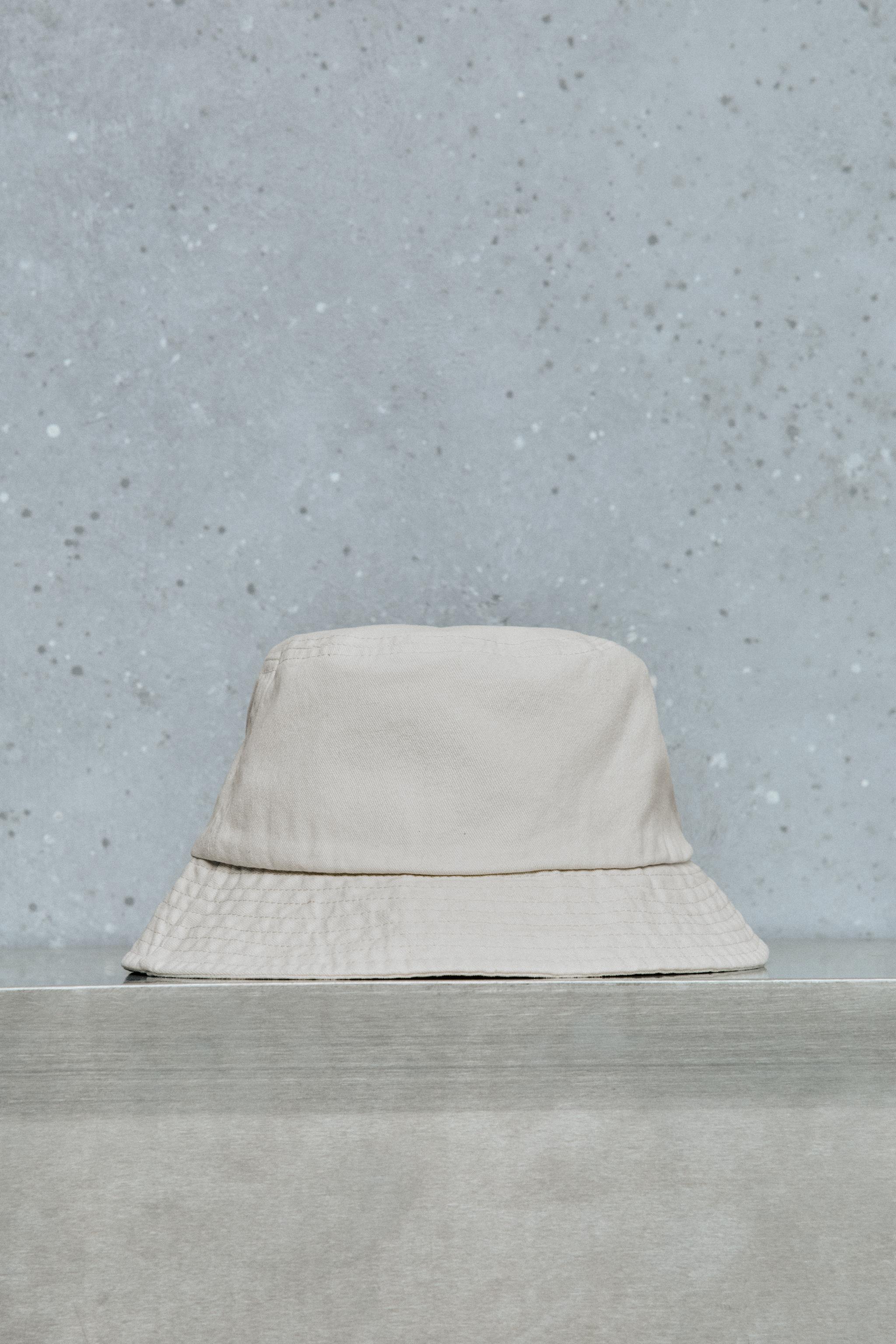CONTRAST STITCH BUCKET HAT