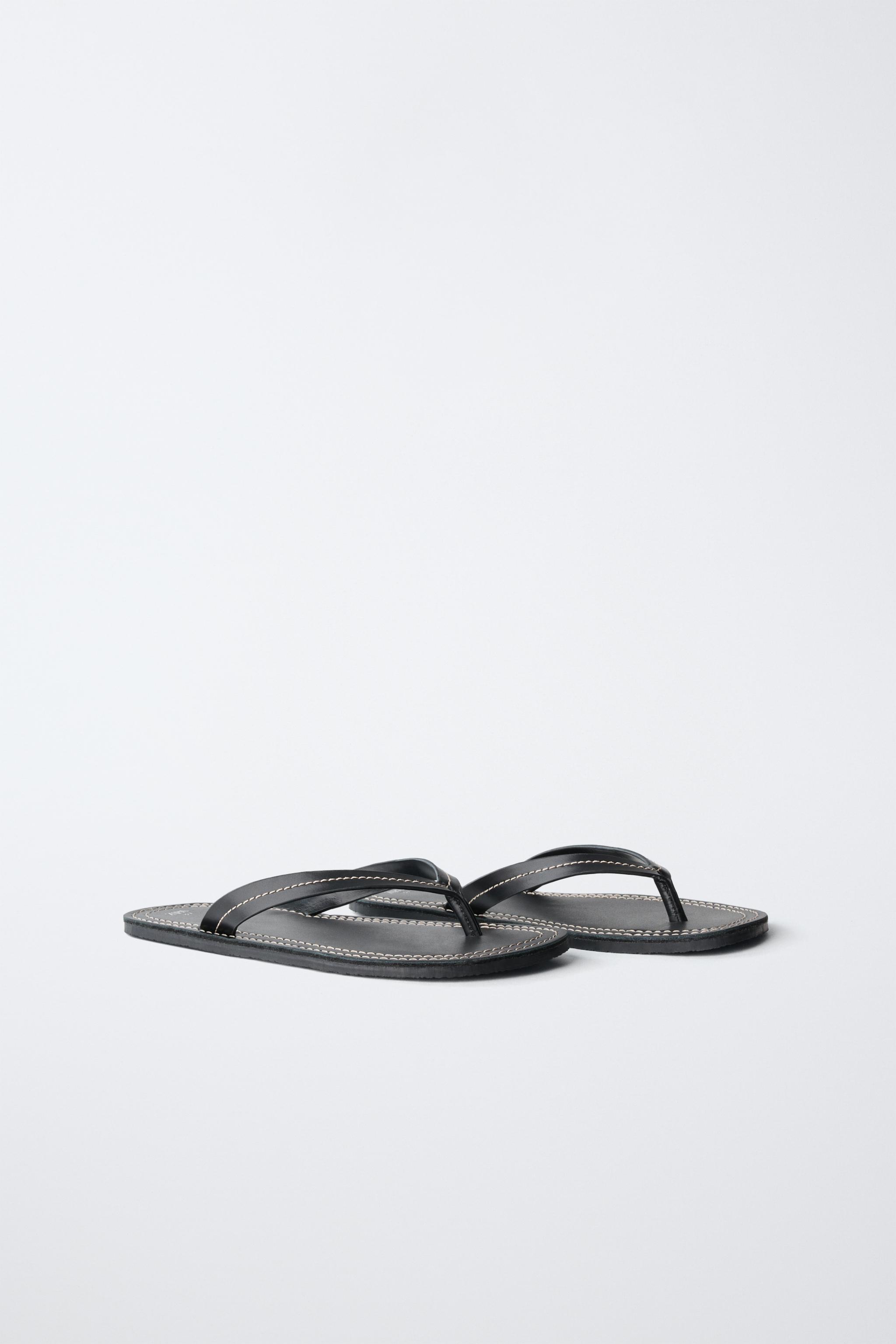 LEATHER SANDALS