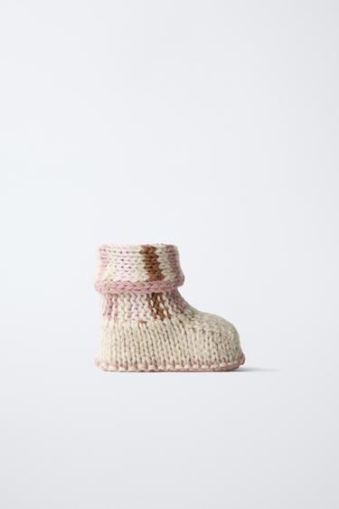 KNITTED BOOTIES - Pink by Zara