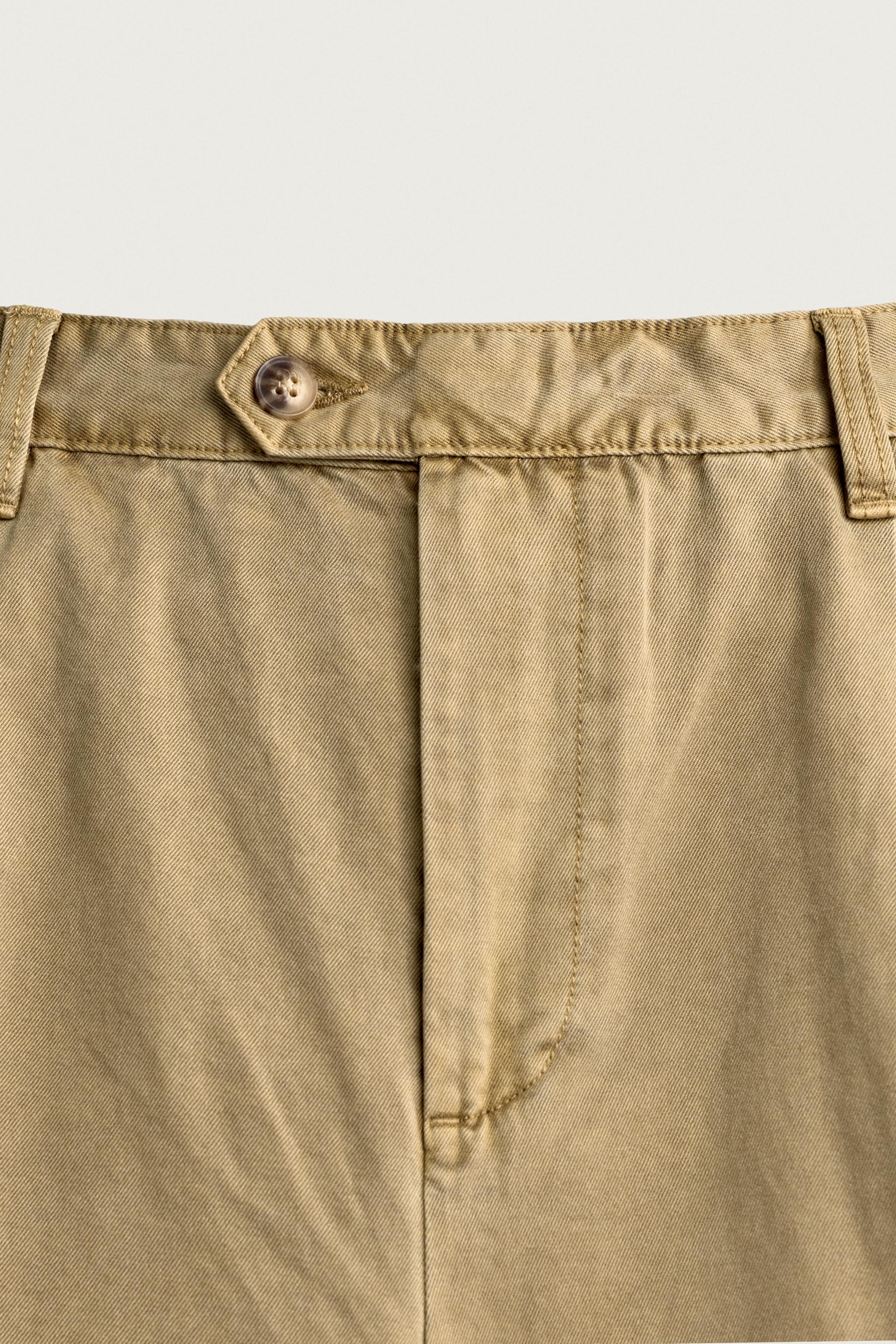 PANTALON CHINO COUPE DÉCONTRACTÉE À PLIS