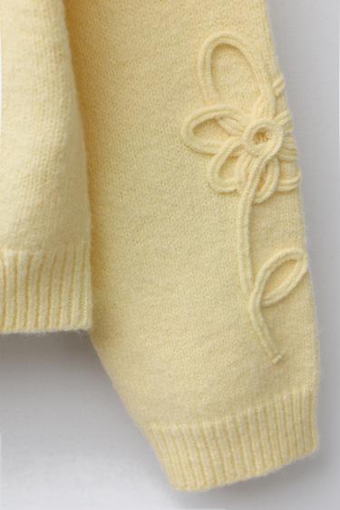 PULL EN MAILLE À FLEURS EN LACET - Jaune de Zara - Image 3