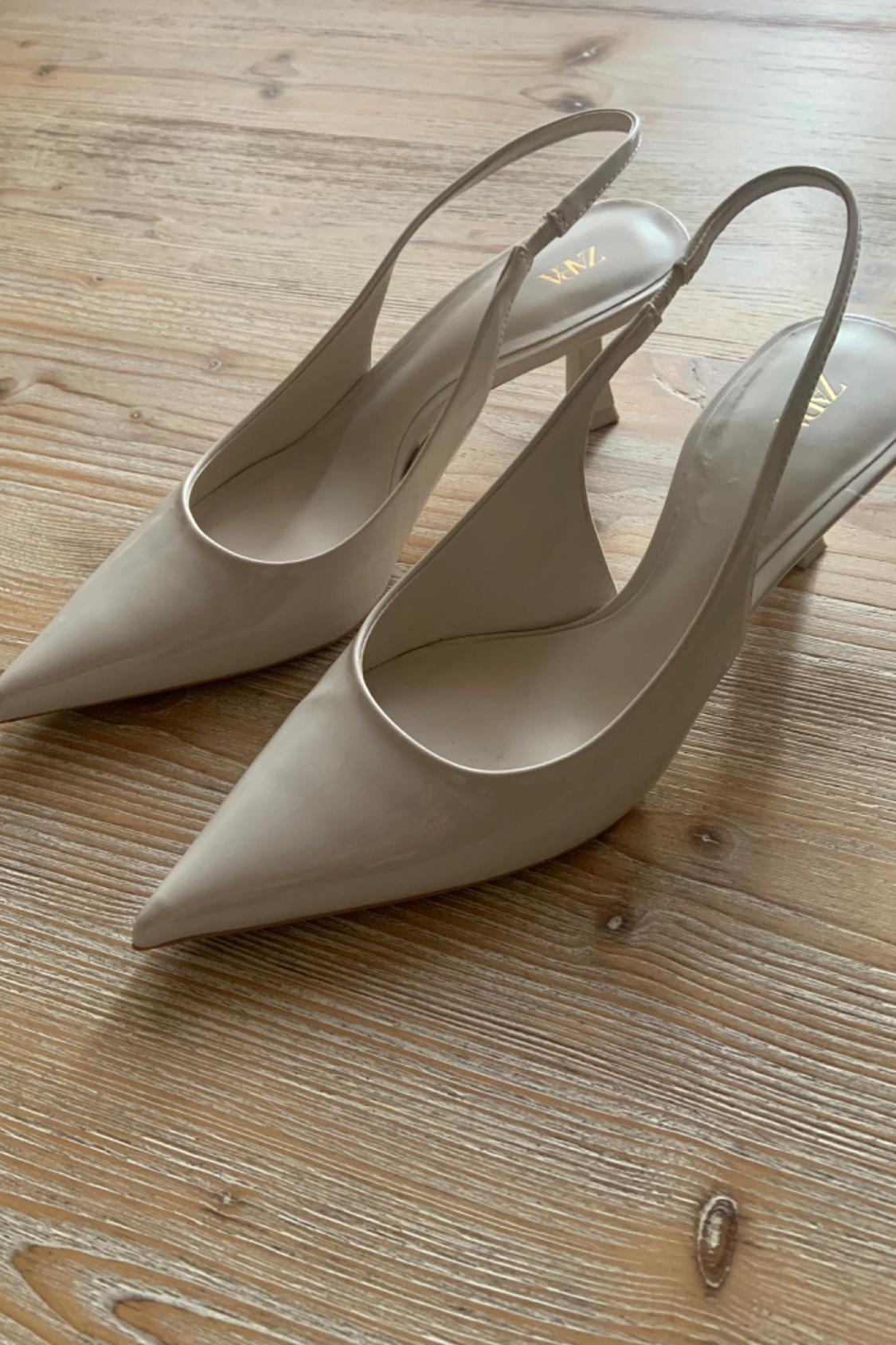 SHINY HEELED SHOES