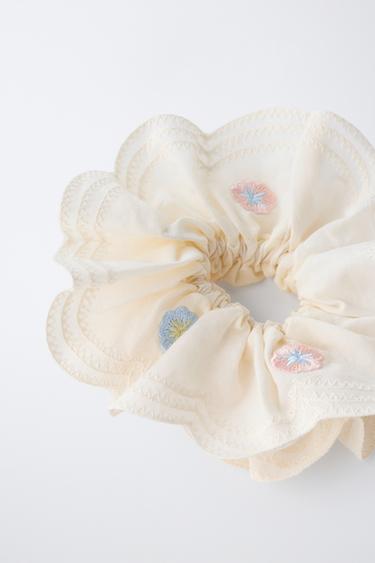 ربطة شعر بأزهار مطرزة - خَام الخاص بـ Zara