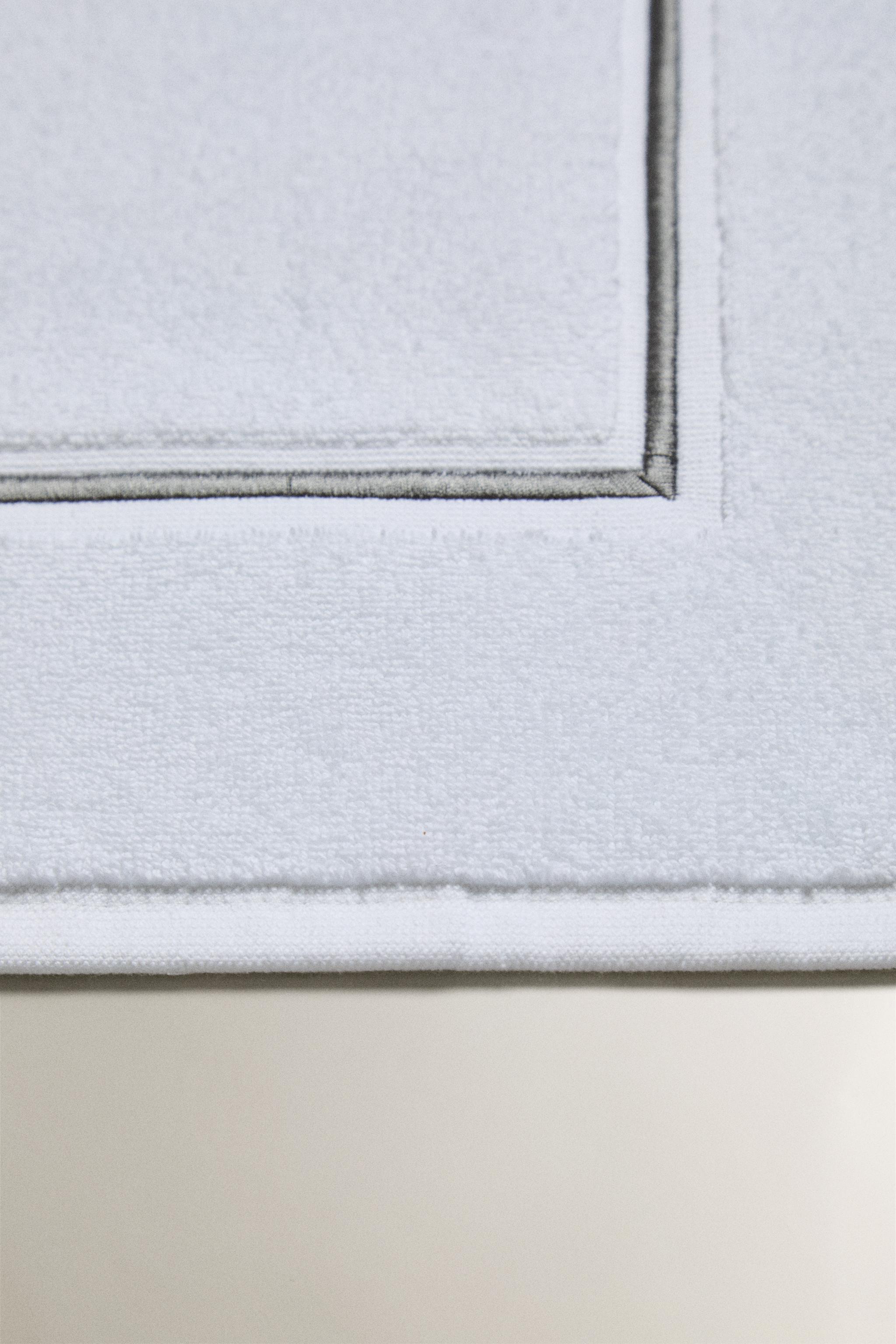 SCALLOPED BATH MAT — Anthracite grey