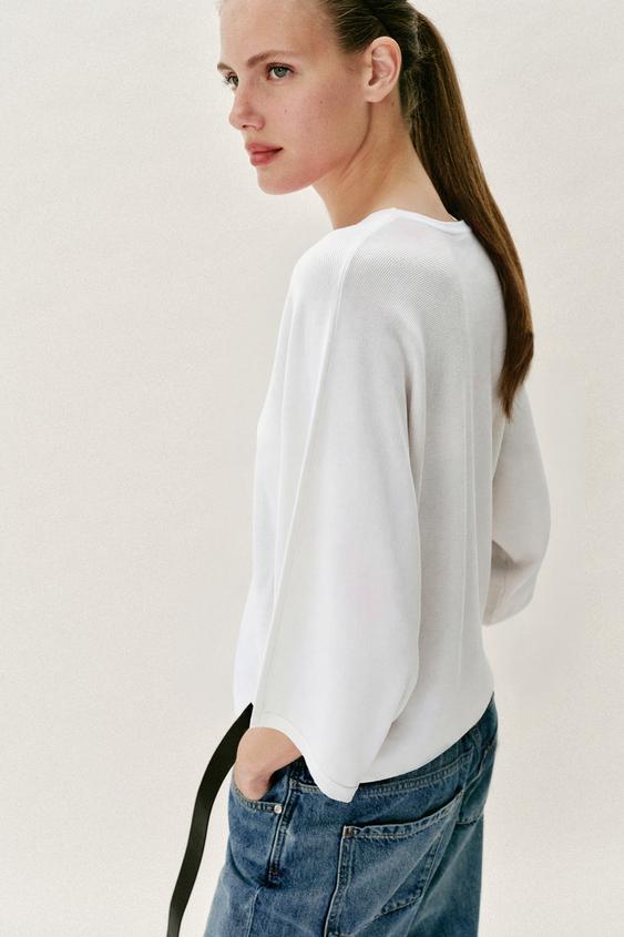 TOP PUNTO FLUIDO ESCOTE PICO - Blanco de Zara - Imagen 0