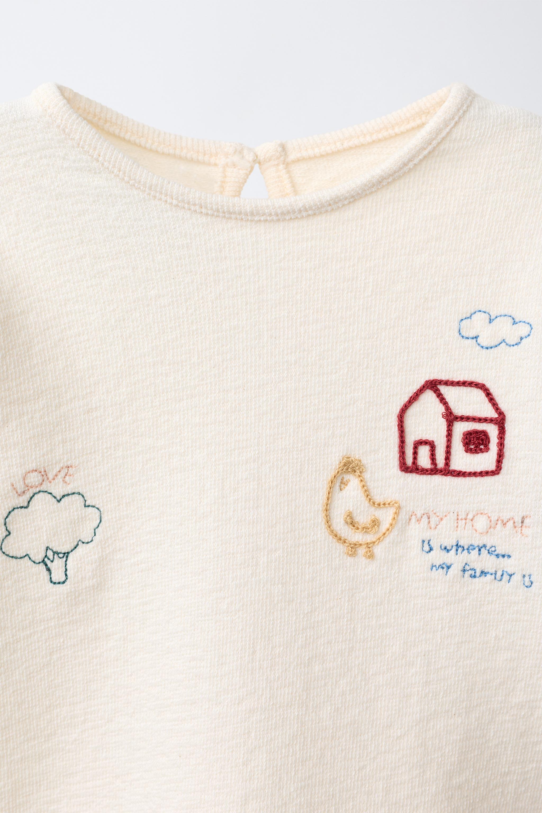 EMBROIDERED DETAIL T-SHIRT
