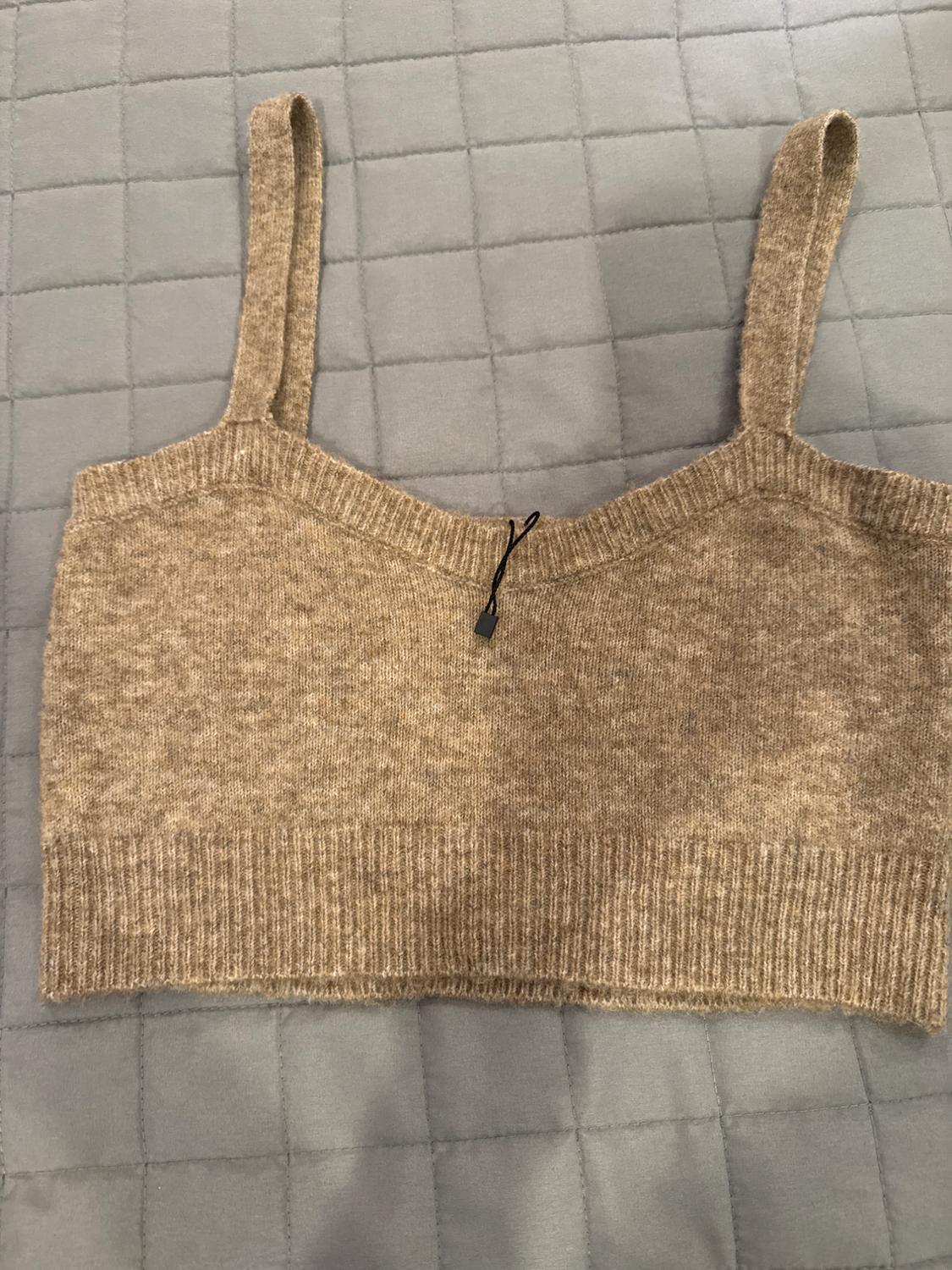 CROPPED KNIT TOP