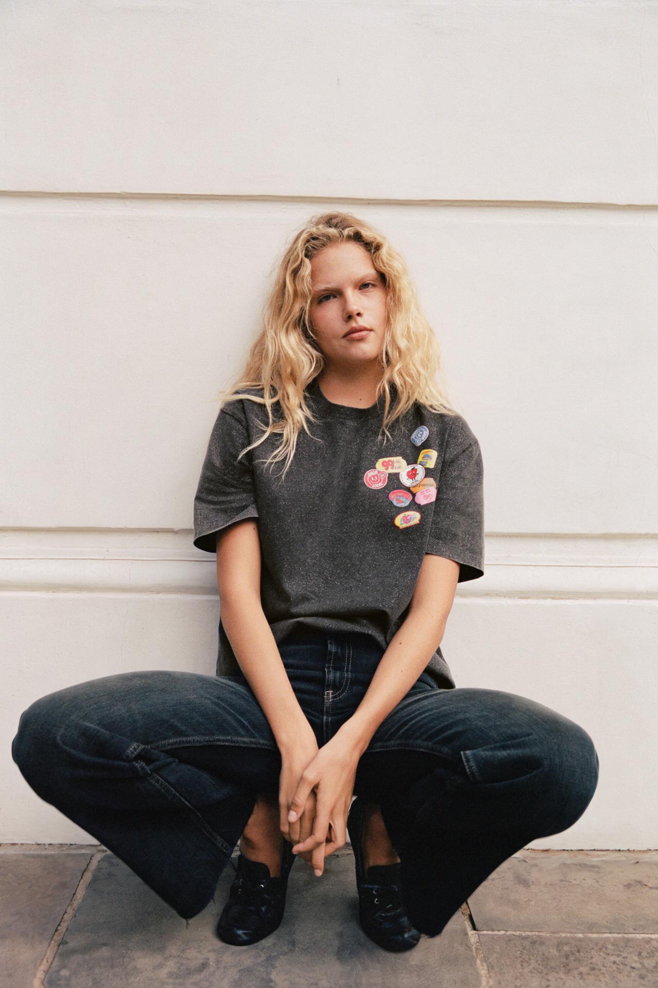 © DELI & GROCERY EMBELLISHED T-SHIRT — Charcoal