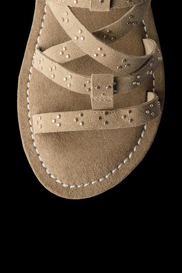 SANDALE WILDLEDER MIT NIETEN - Beige von Zara