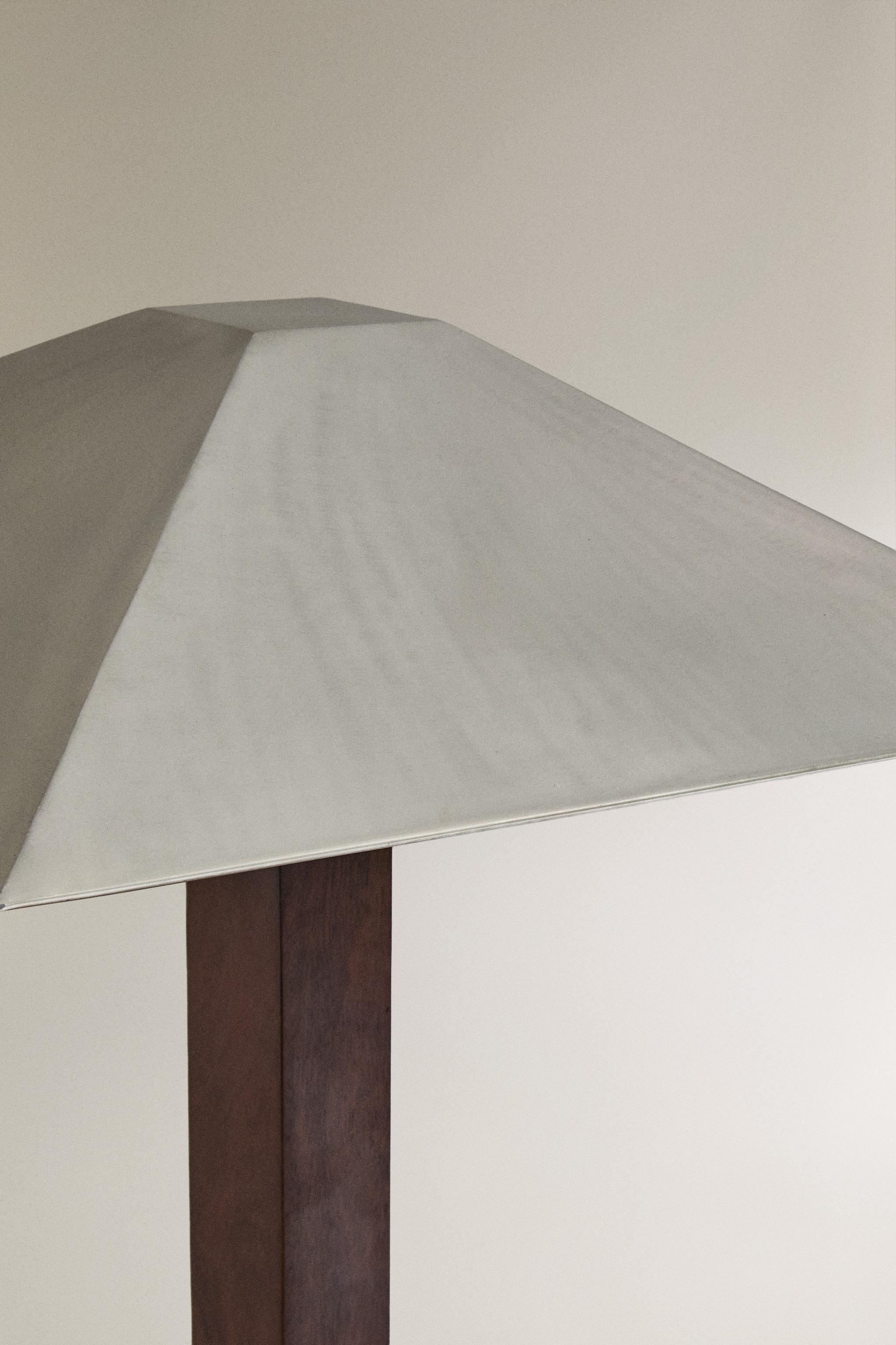 METAL AND WOOD STEM LAMP