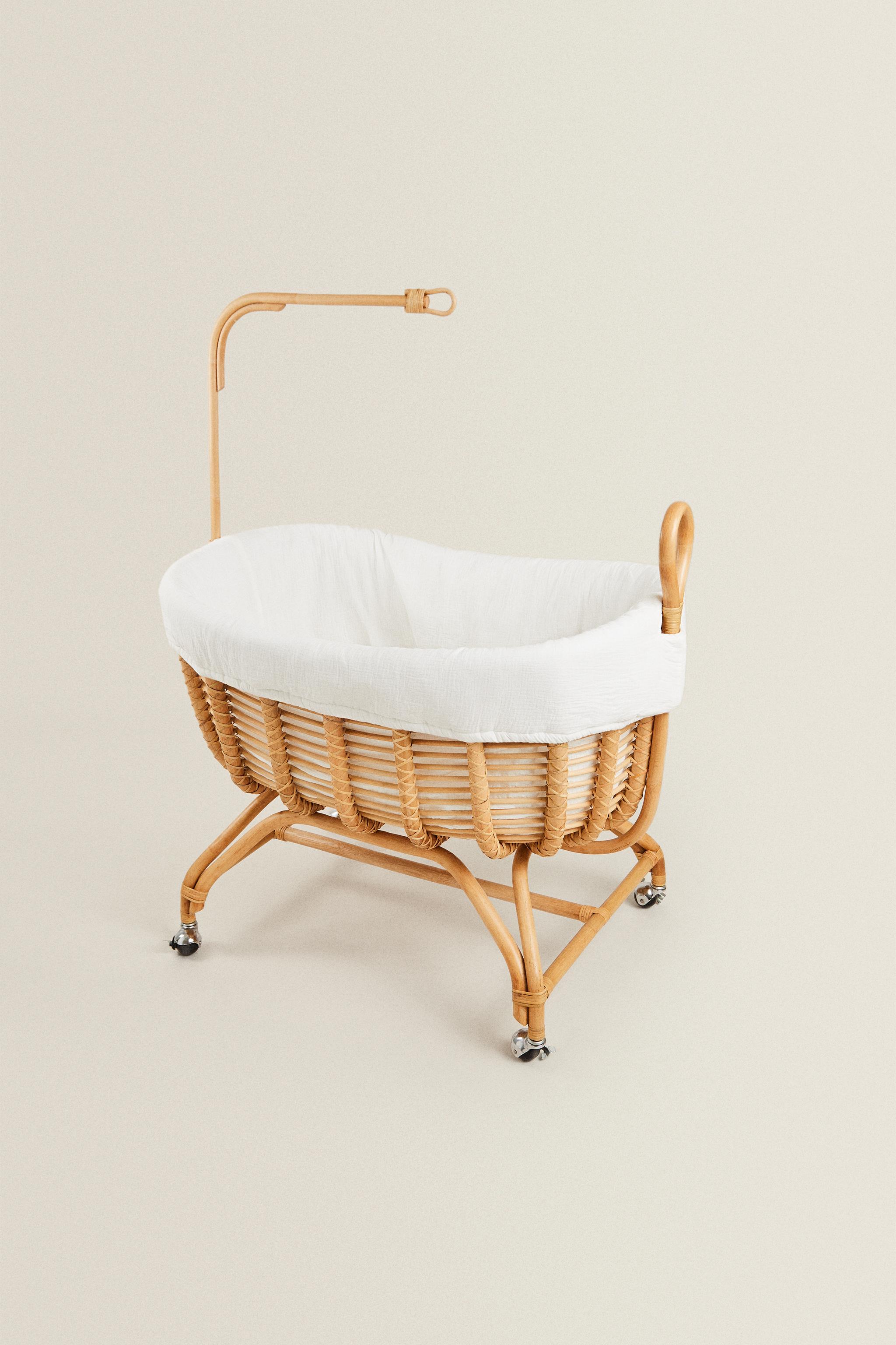 Babykorb aus Rattan mit Rollen - Stilvoll & Praktisch