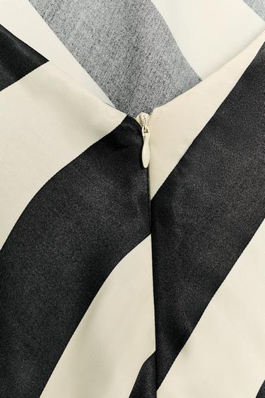 ROBE MI-LONGUE HALTER À RAYURES - Blanc / Noir de Zara - Image 5